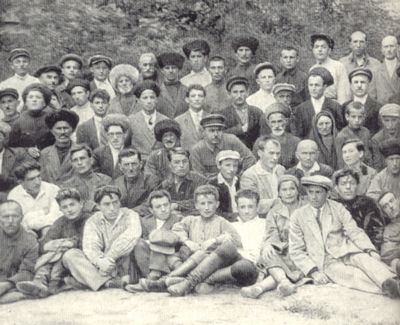 Первый съезд писателей Дагестана, 1934 год. В первом ряду третий слева — Э. Капиев