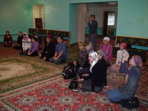 Ребята из татарской молодежной общественной организации «Яшен» во время поездки по мечетям Свердловской области