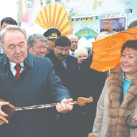 Президент Казахстана Нурсултан Назарбаев на празднике Навруз-2013