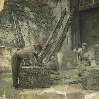 Колхозницы Джемиле и Хаяджан (в центре) на складе укладывают высушенный табак в тюки. Крым, Симеиз. 1931 г.