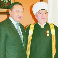 Муфтий России Равиль Гайнутдин  с посолом Казахстана в Москве Заутбеком Турисбековым  